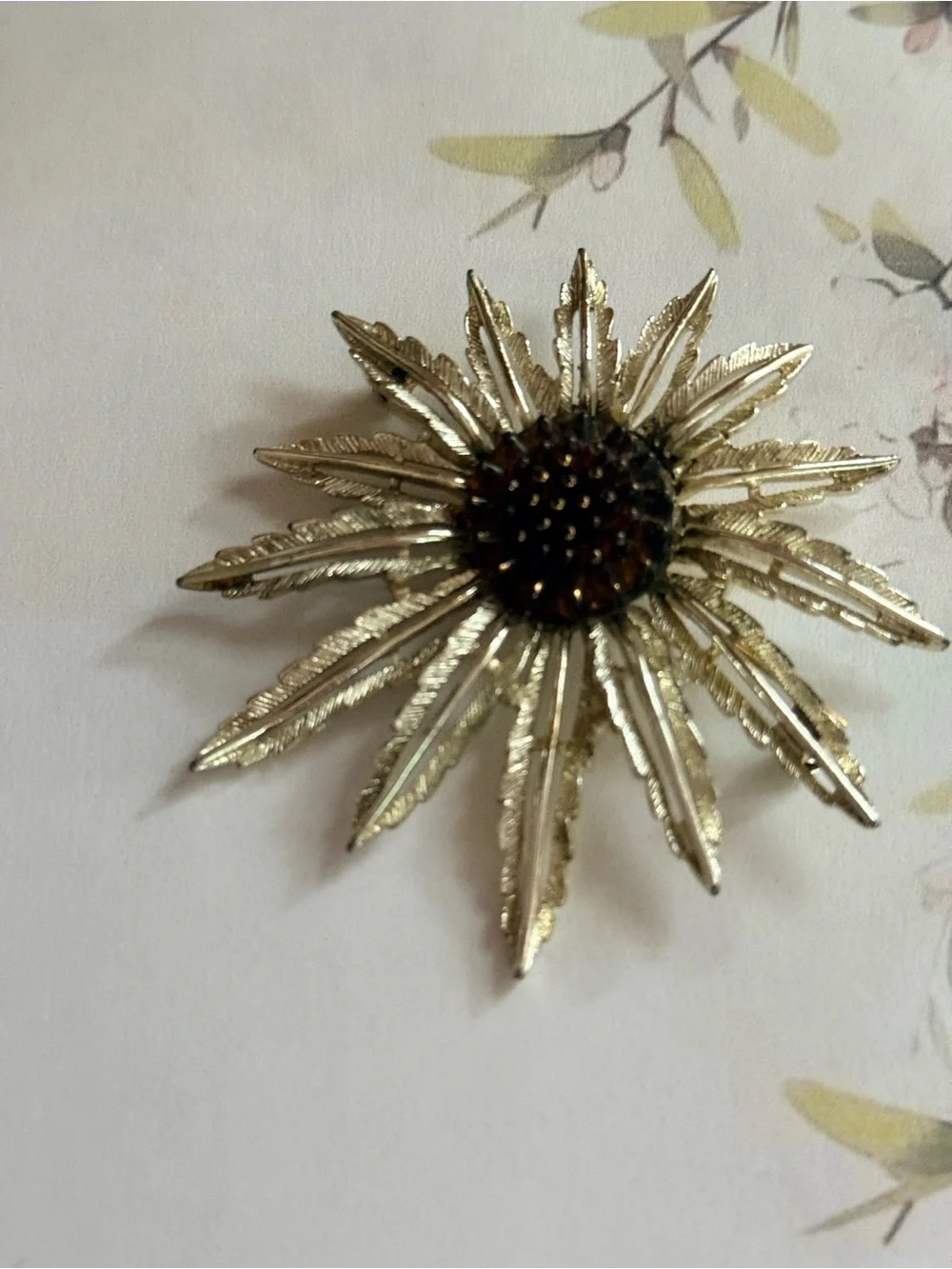 Gold Sunflower Brooch Pin - Elegant Floral Accessory